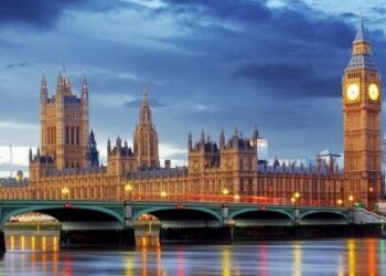houses of parliament night